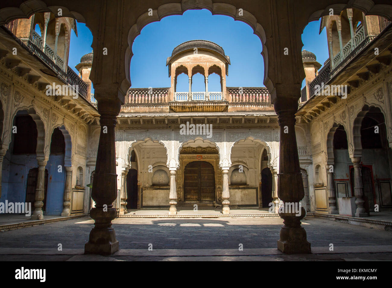 Hermoso patio en el palacio fortaleza de Amber, cerca de Jaipur, Rajasthan, India Foto de stock