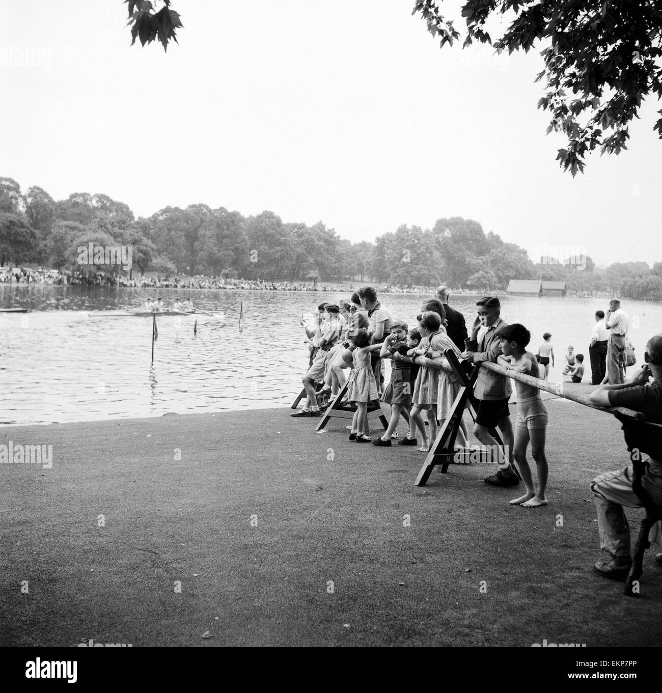 Regata de serpentina, Hyde Park, Londres, 4 de agosto de 1955. Foto de stock
