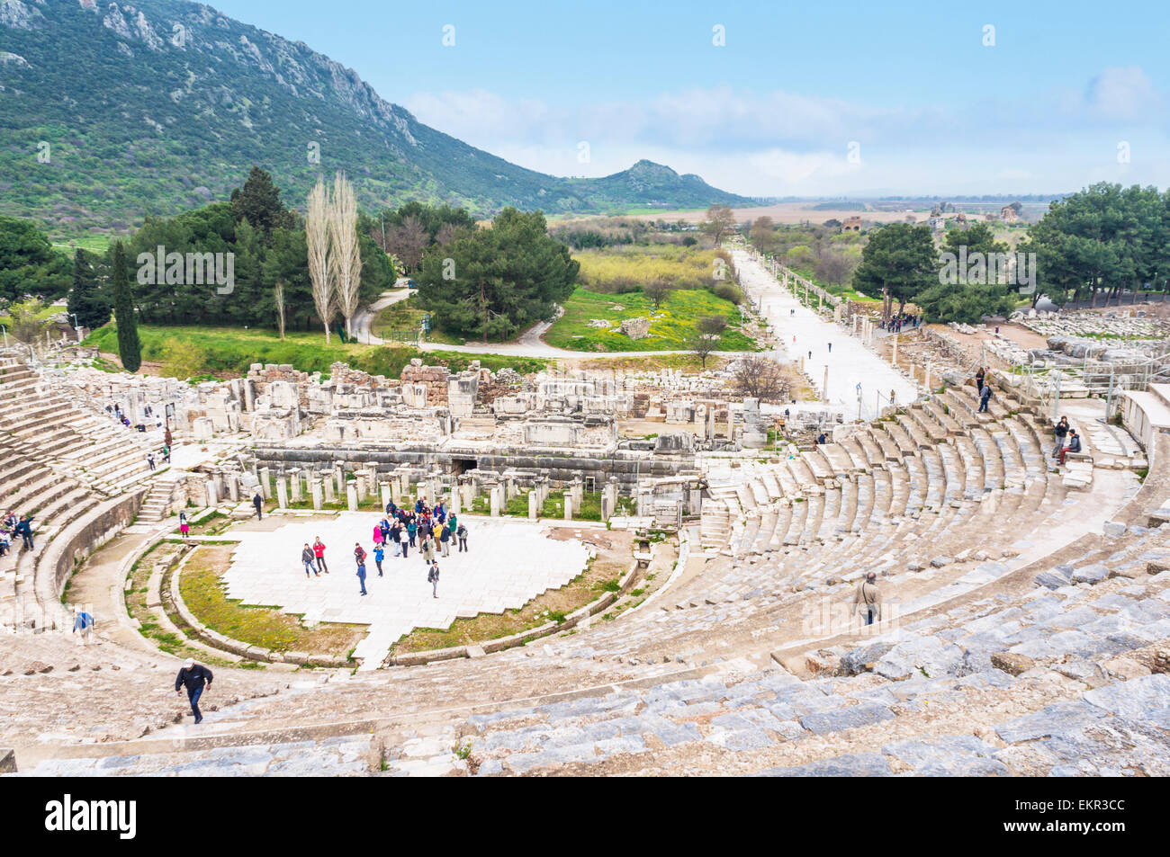 Gran teatro o anfiteatro y Harbour street en Éfeso, Selcuk, provincia de İzmir, la Región del Egeo, Turquía Foto de stock