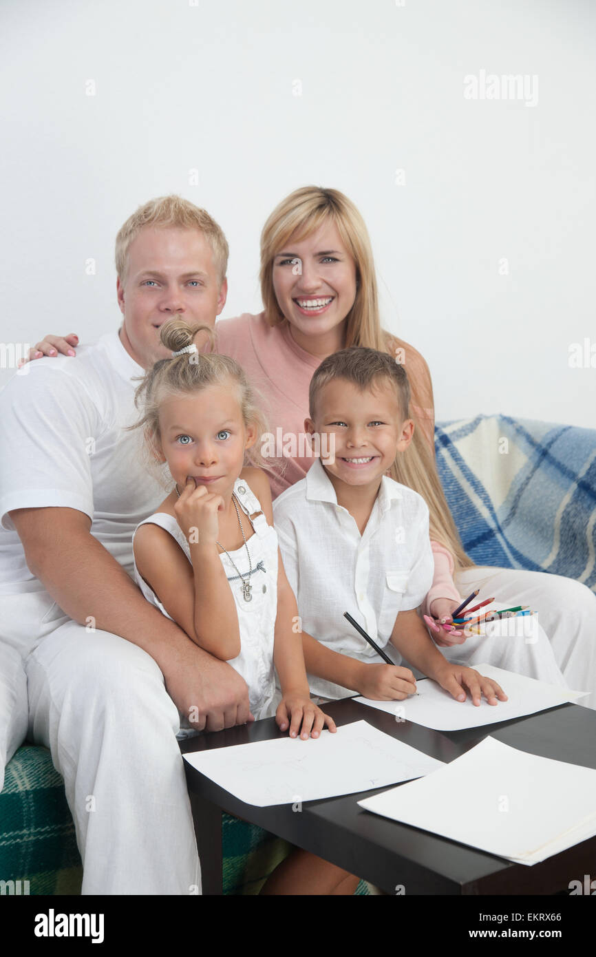 Los padres con niños de dibujo Foto de stock