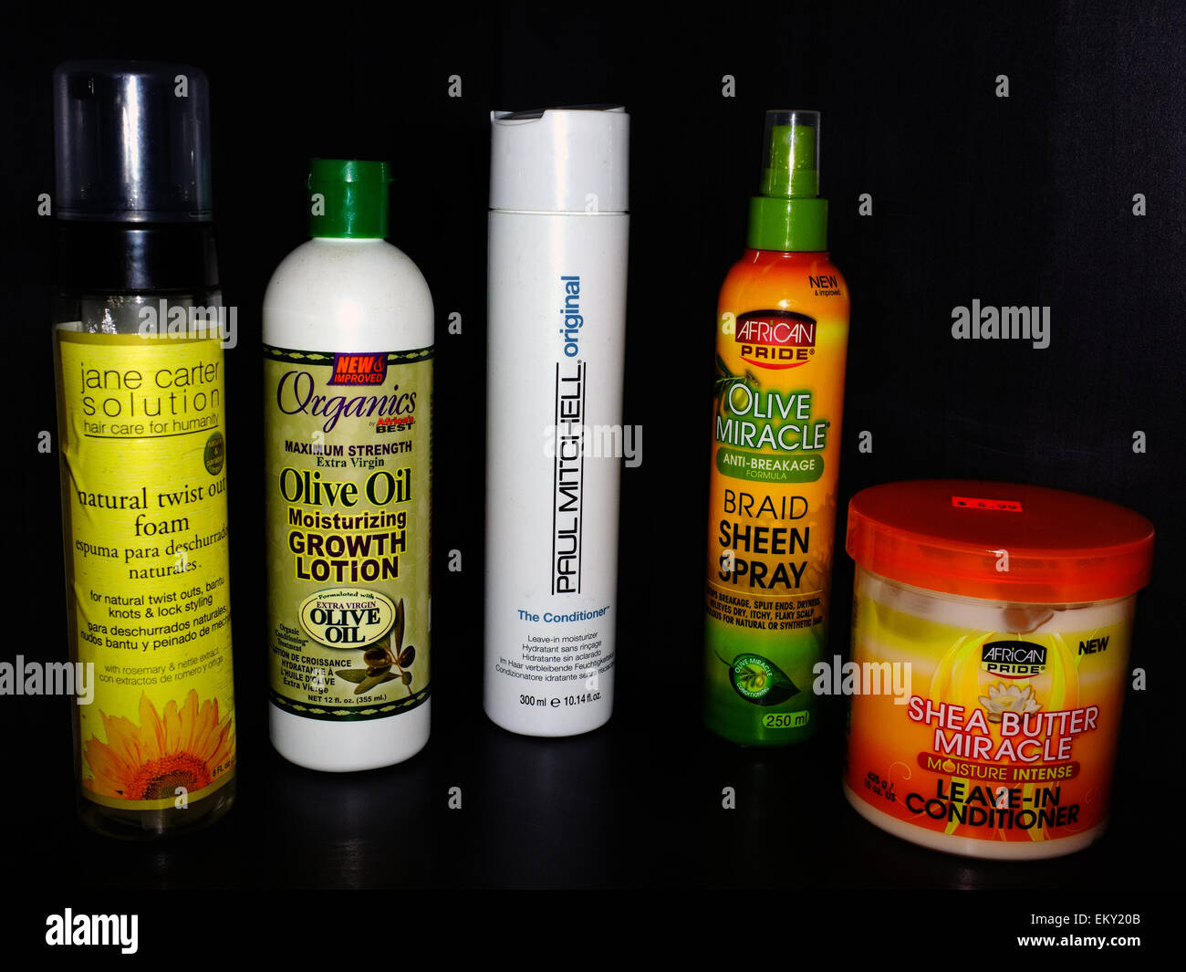 Diferentes productos de belleza y cabello natural utilizado comúnmente por la gente de color. Foto de stock