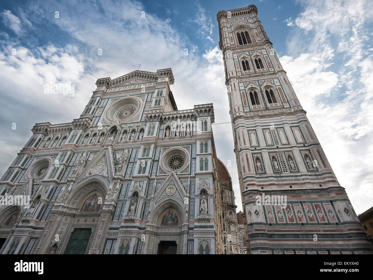 El Campanile y la catedral, el Duomo de Santa Maria del Fiore, Sitio del Patrimonio Mundial de la UNESCO, Florencia, Toscana, Italia Foto de stock
