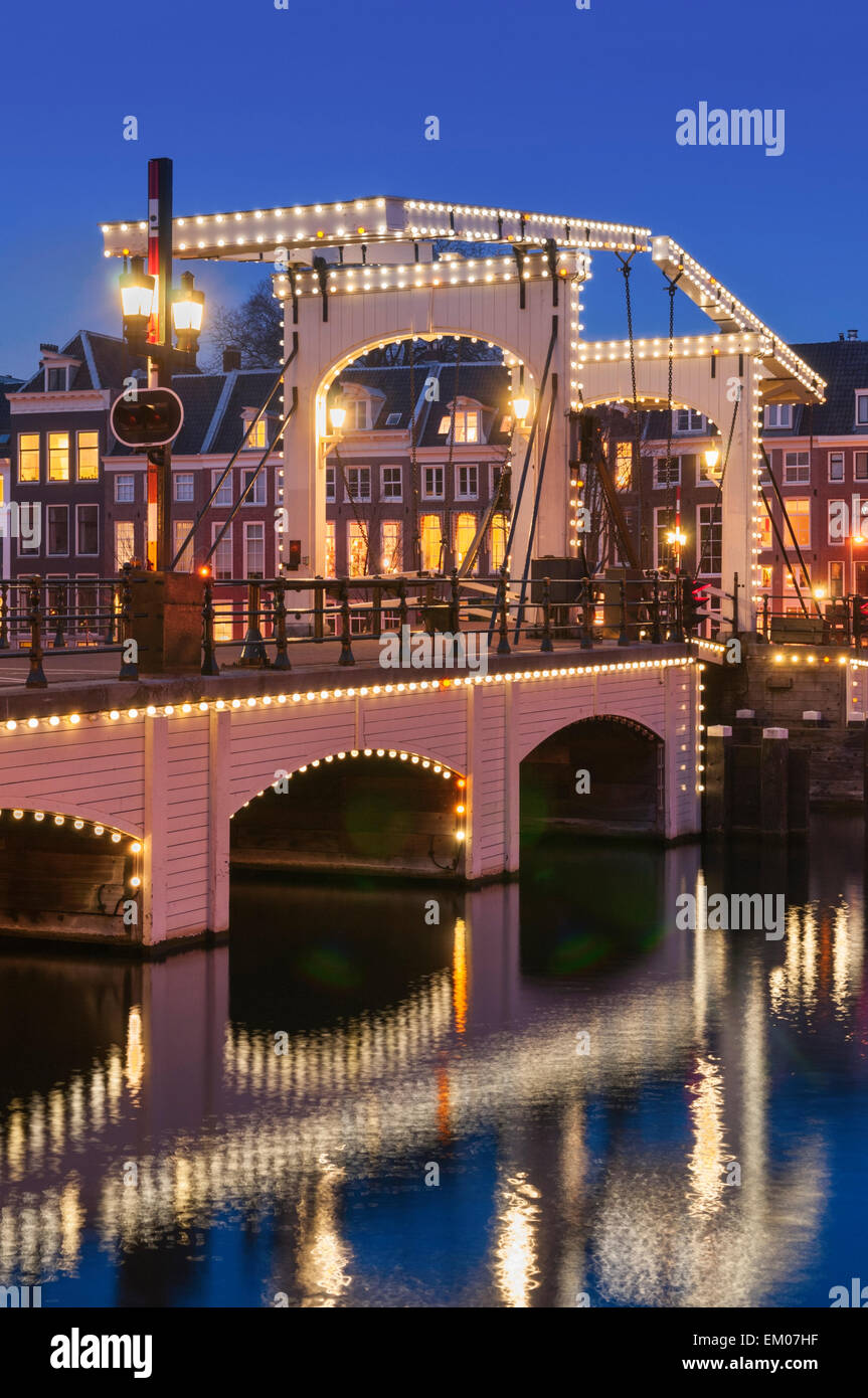 Magere Brug o puente Skinny Amsterdam Holanda Foto de stock