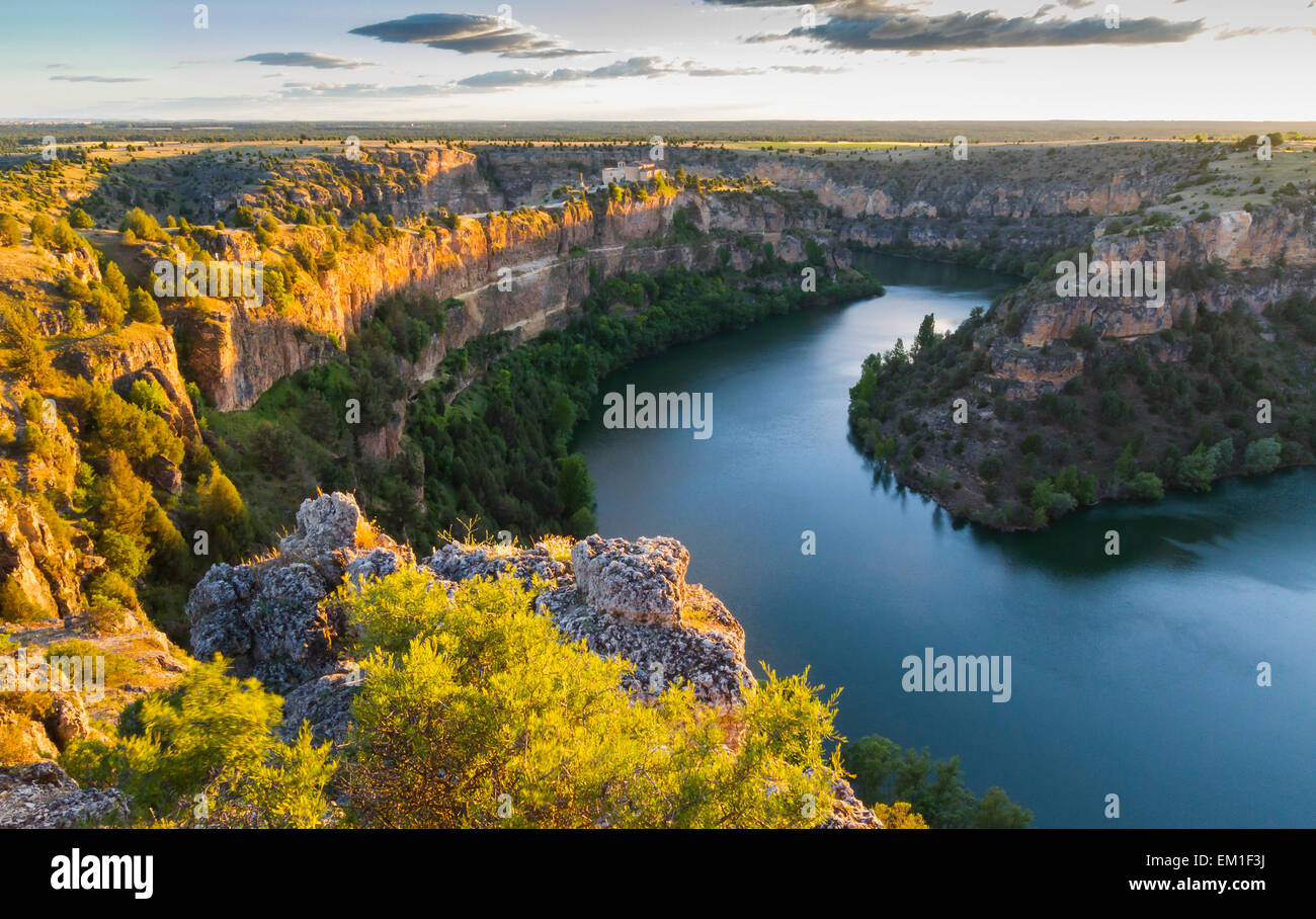 River Gorge y cerca de la ermita de San Frutos. Las Hoces del Río Duraton Parque Natural. Segovia, Castilla y León, España, Europa Foto de stock