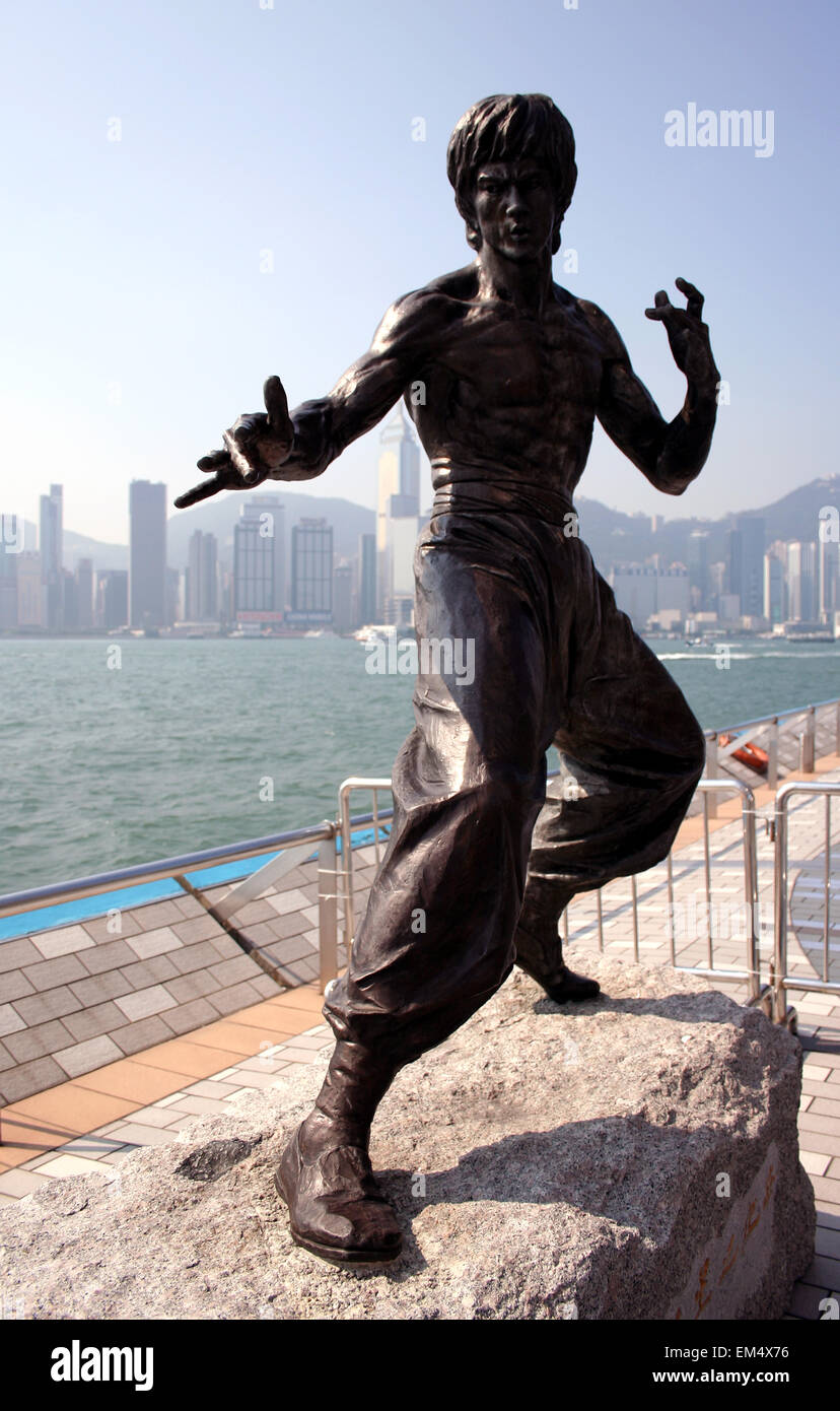 Estatua de Bruce Lee, el Puerto Victoria, la Avenida de Las Estrellas, Hong Kong Foto de stock
