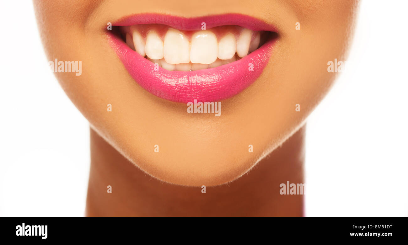 Mujer sonriente sonrisa con grandes dientes Fotografía de stock - Alamy