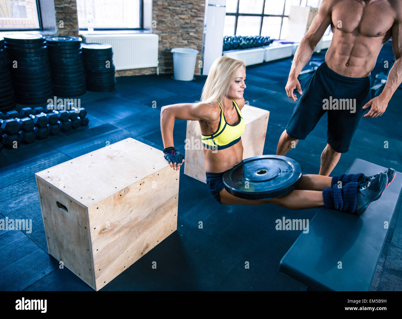 Crossfit mujer fotografías e imágenes de alta resolución - Alamy