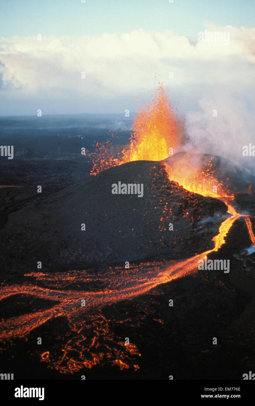 Hawaii Isla Grande Parque Nacional De Los Volcanes De Hawaii El Kilauea Pu U O O Erupcion Accion Fountaining Fotografia De Stock Alamy