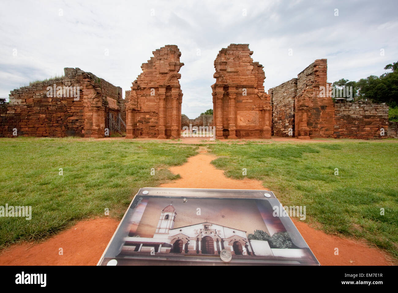 Ruinas de San Ignacio Mini Misión Jesuítica guaraní que fueron borradas