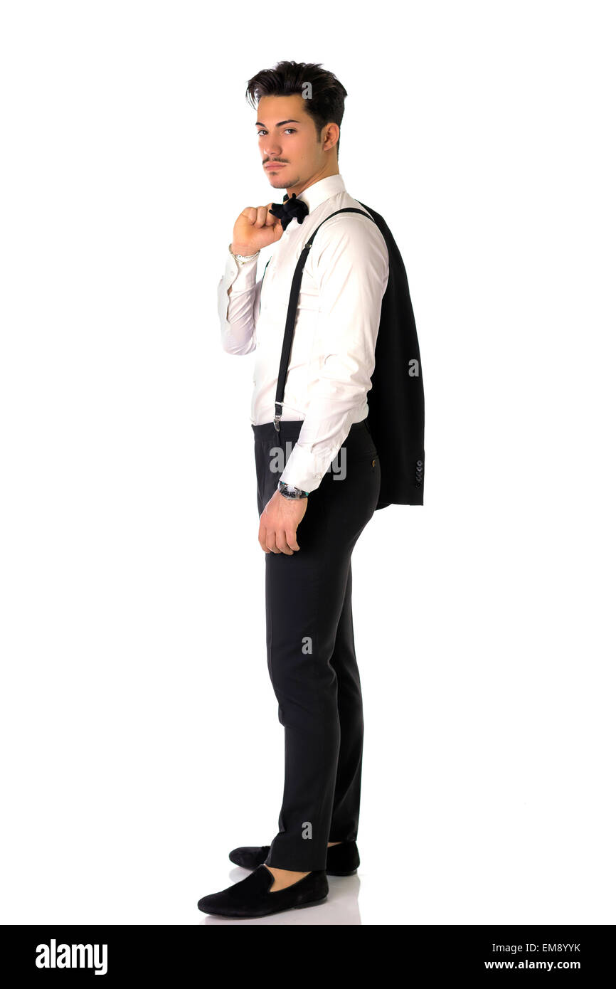 Elegante joven con traje y pajarita, longitud completa shot Fotografía de  stock - Alamy