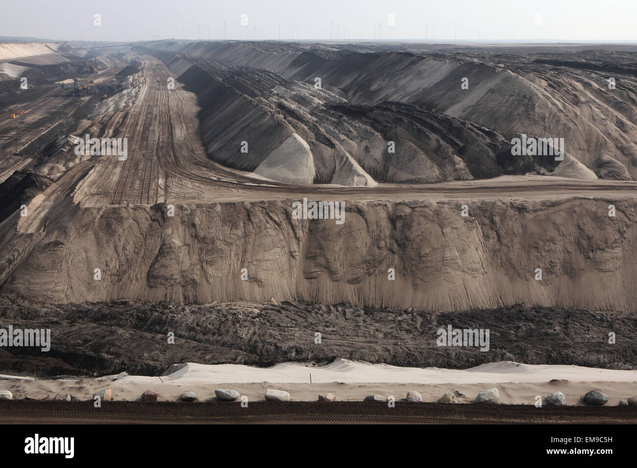 La minería de carbón a cielo abierto Cottbus Nord cerca de Cottbus, Baja Lusacia, Brandenburgo, Alemania. Gran minería de carbón a cielo abierto por la Vattenfall Foto de stock