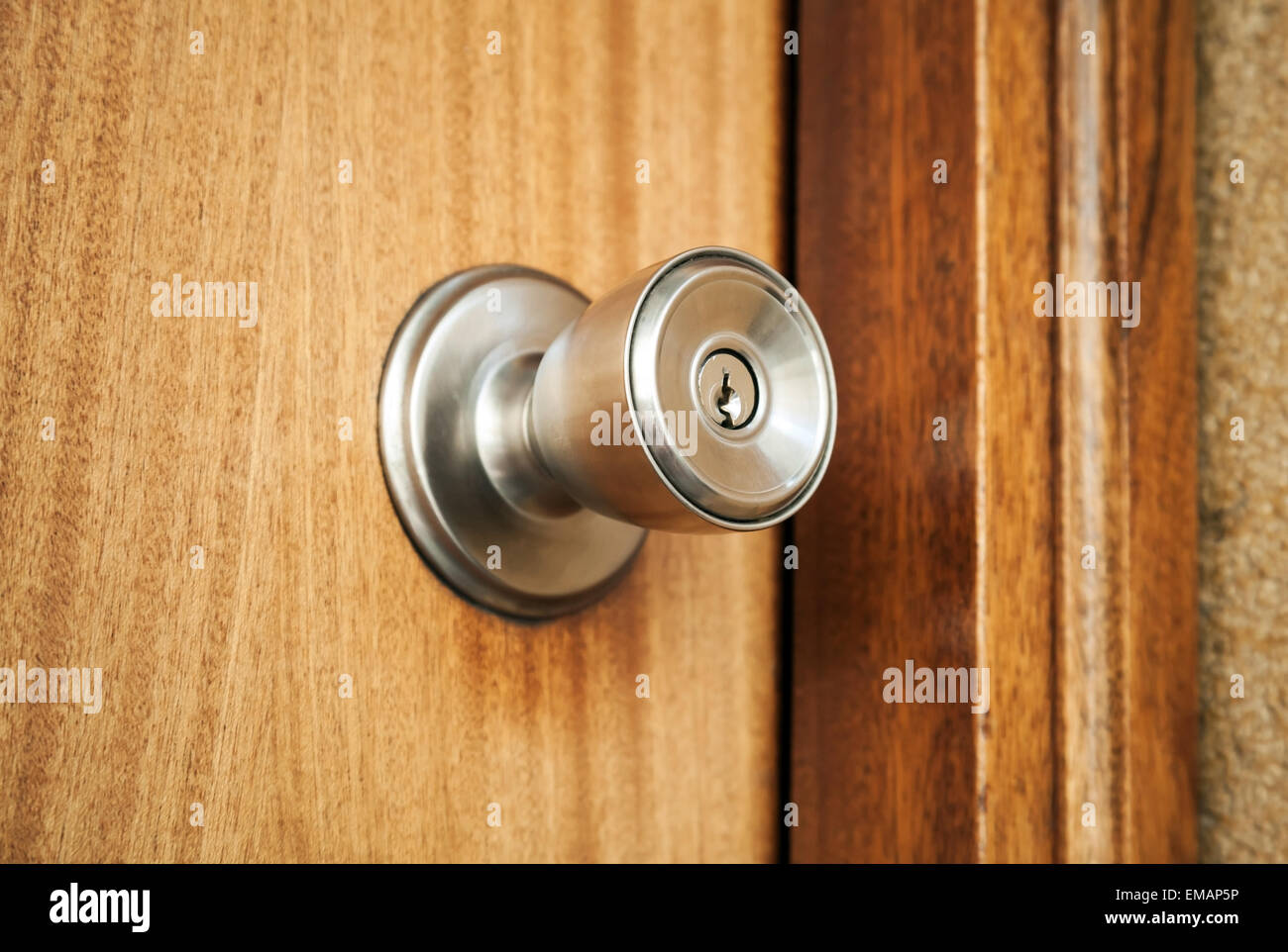 La cerradura de la puerta exterior Fotografía de stock - Alamy