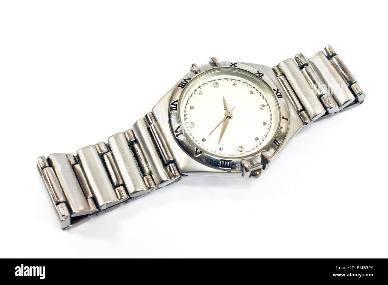 Reloj de pulsera moderno aislado en blanco Foto de stock