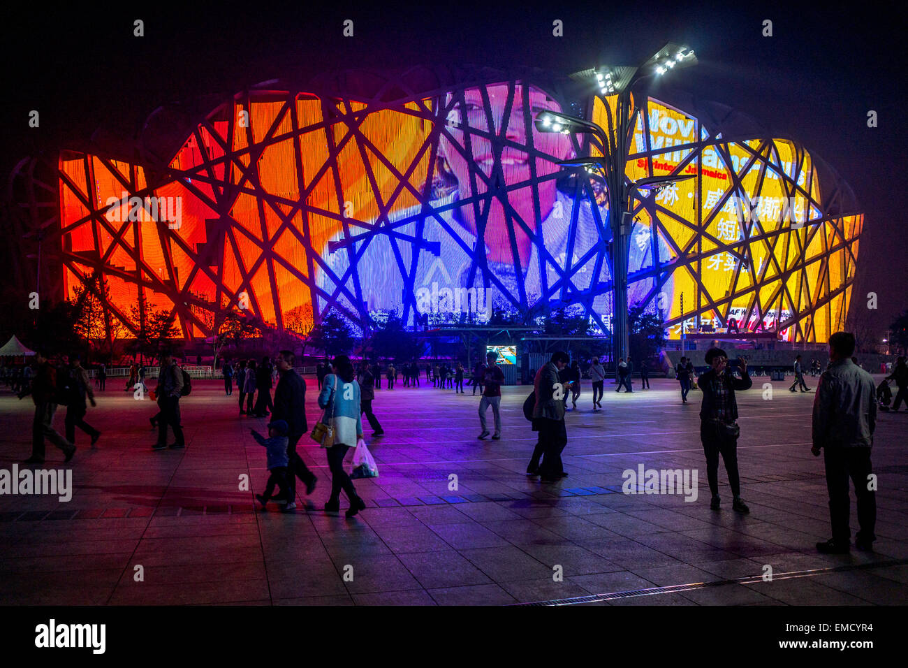 Las luces de neón en el estadio nacional de Beijing Foto de stock