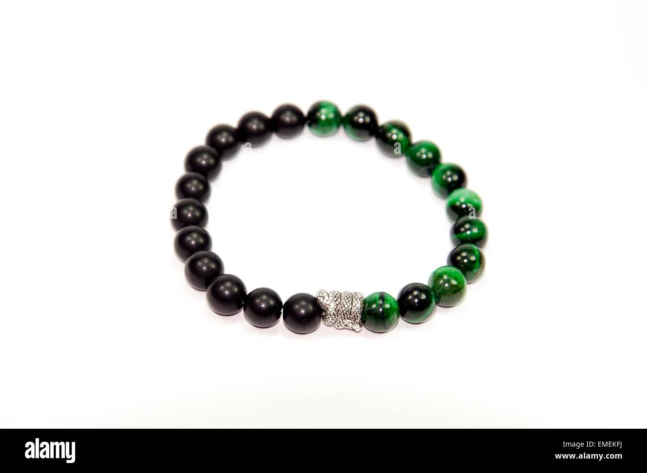 Pulsera piedra verde y negro Fotografía de stock - Alamy