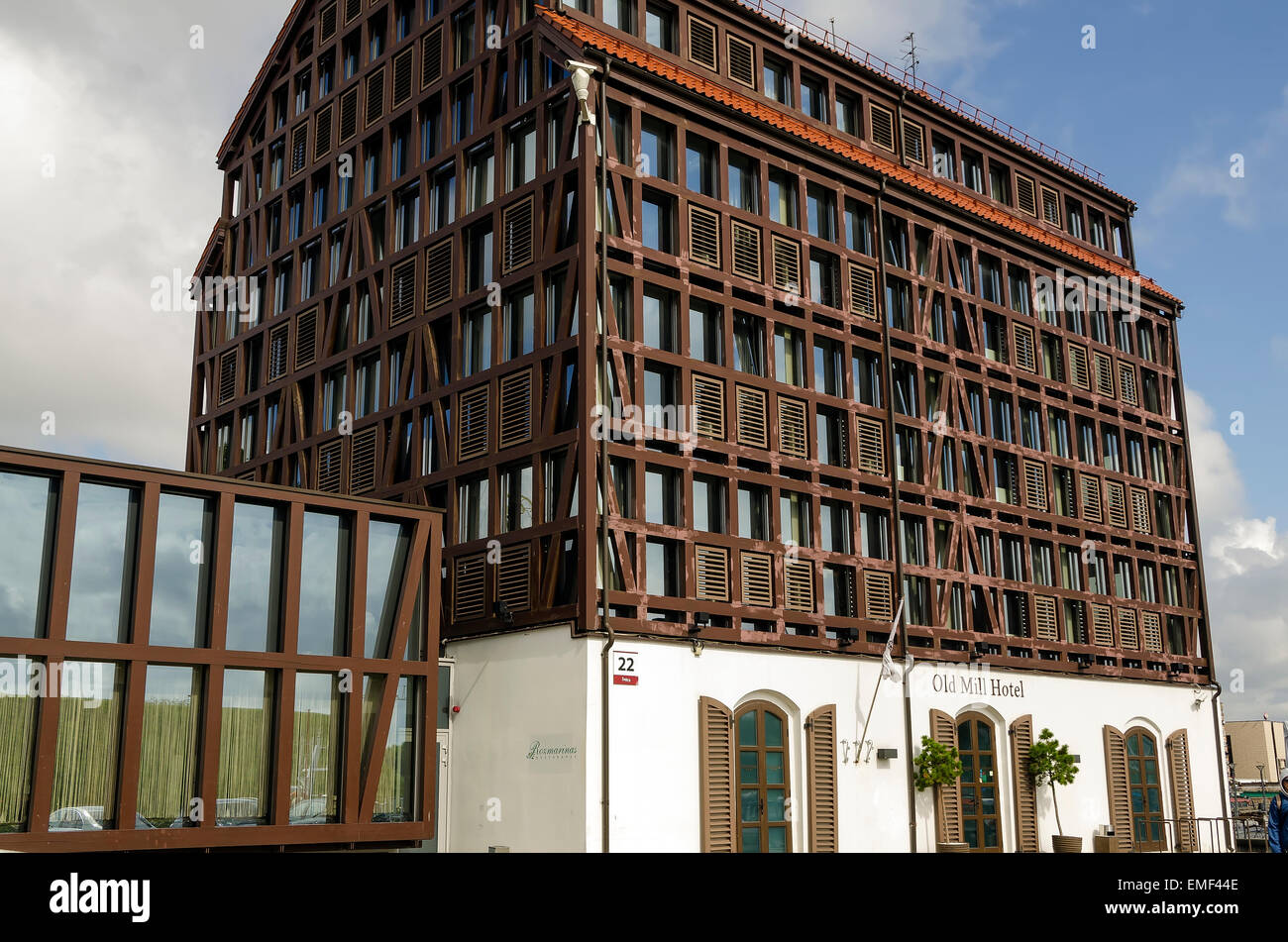 Klaipeda Lituania Old Mill Hotel fachwerk de entramados de arquitectura tradicional Foto de stock