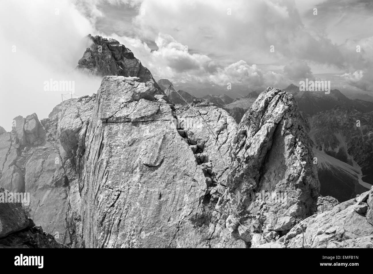 Alpes - Pico Watzmann en la nube desde la cumbre de Hocheck Foto de stock