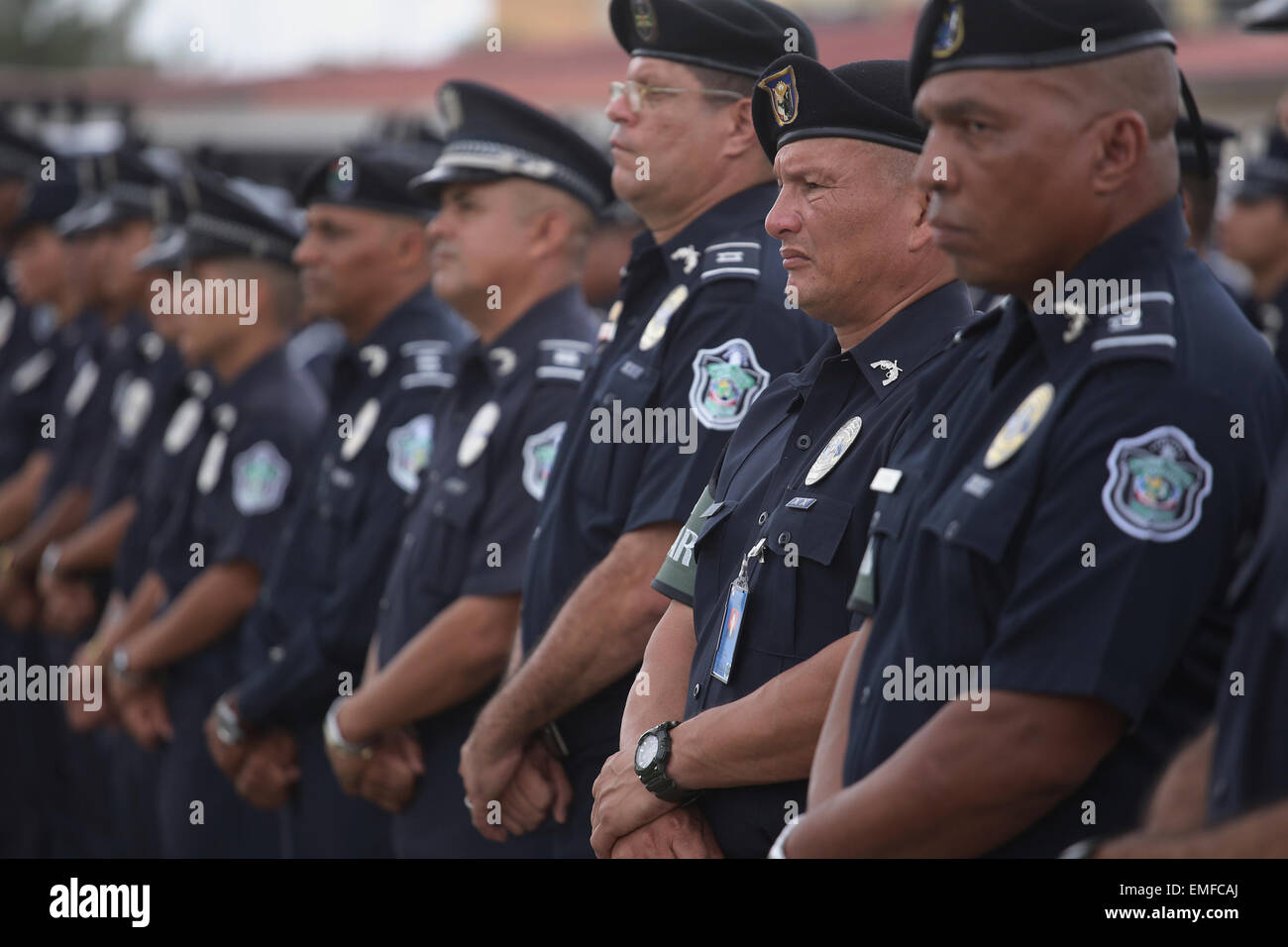 Ciudad de Panamá, Panamá. 20 abr, 2015. Miembros de la Policía Nacional  toman parte en una ceremonia de condecorations, en la Ciudad de Panamá,  capital de Panamá, el 20 de abril de