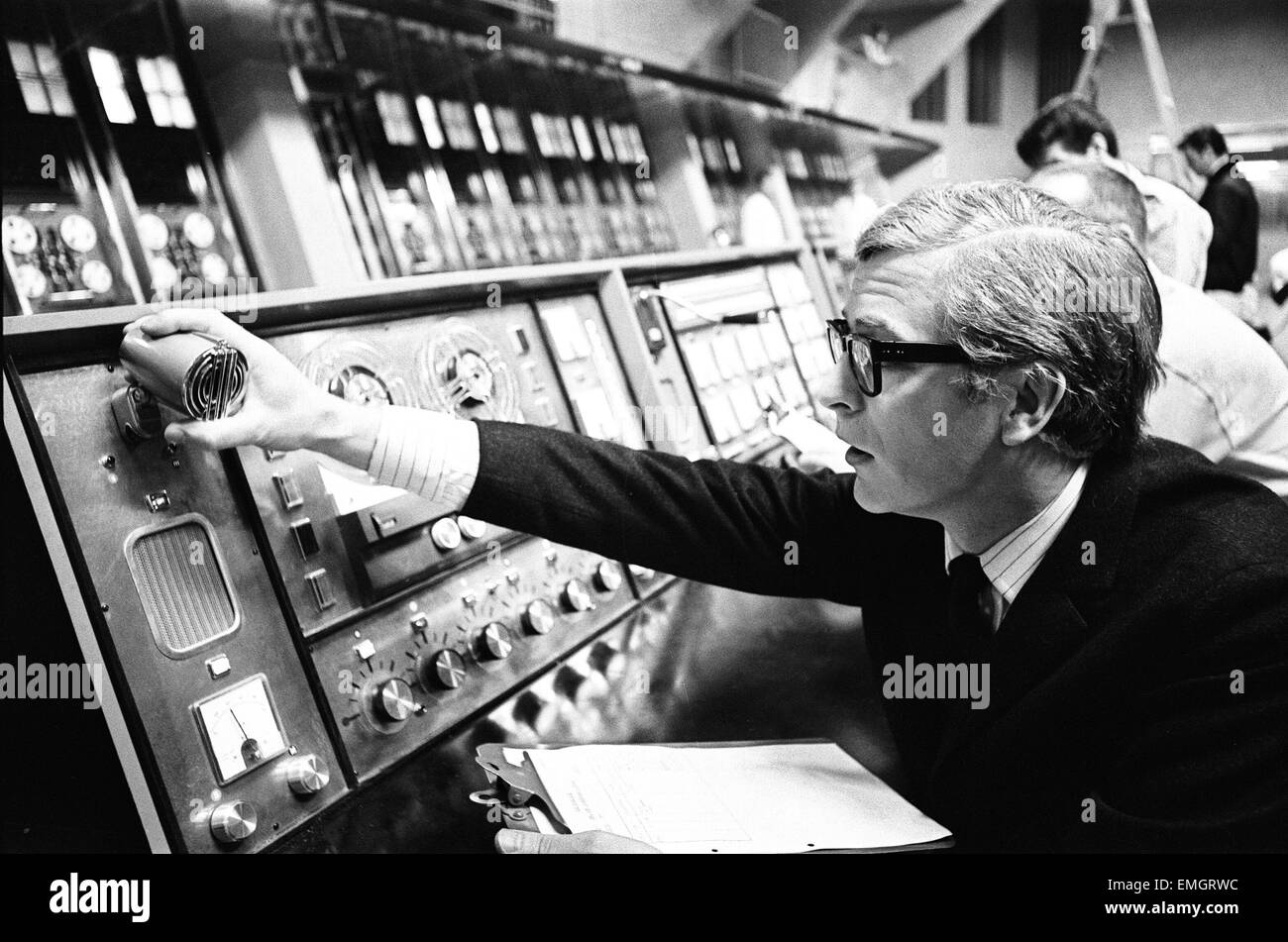 Rodaje de 'Billion Dollar Brain' en Pinewood Studios, Michael Caine devuelve como espía Harry Palmer. 16 de marzo de 1967. Foto de stock