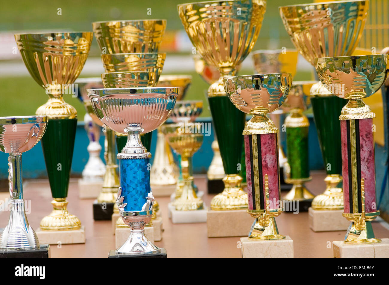 Trofeo trofeos plasticky taza tazas de plástico barato basura Fotografía de  stock - Alamy