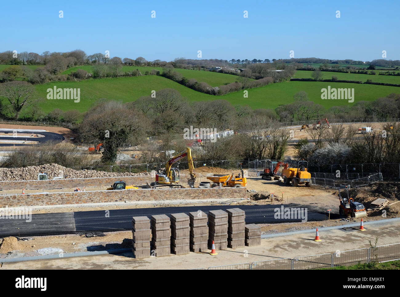 Un nuevo desarrollo en el cinturón verde de tierra cerca de Truro, Cornwall, Reino Unido Foto de stock