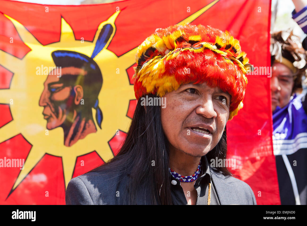 Martes, 21 de abril de 2015, Washington, DC: Ecuadorean-Americans y miembros de la comunidad Amazónica protesta contra Chevron 's Tribunal de Arbitraje audiencias, exigiendo la plena responsabilidad de los supuestos daños para el medio ambiente amazónico y sus habitantes. Crédito: B Christopher/Alamy Live News Foto de stock