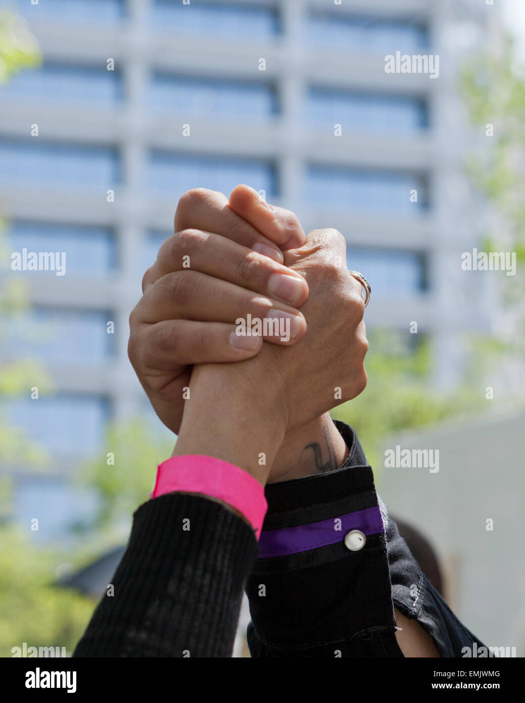 Urbano homie handshake (apretón de manos) - EE.UU. Foto de stock