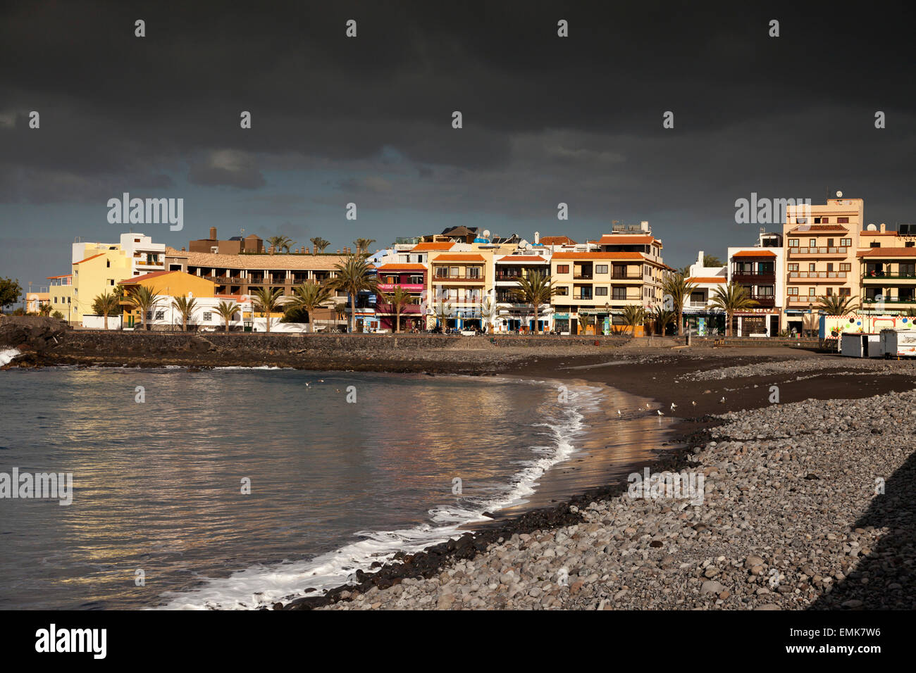 Playa negra Playa de La Calera con la playa, Valle Gran Rey, La Gomera, Islas Canarias, España Foto de stock