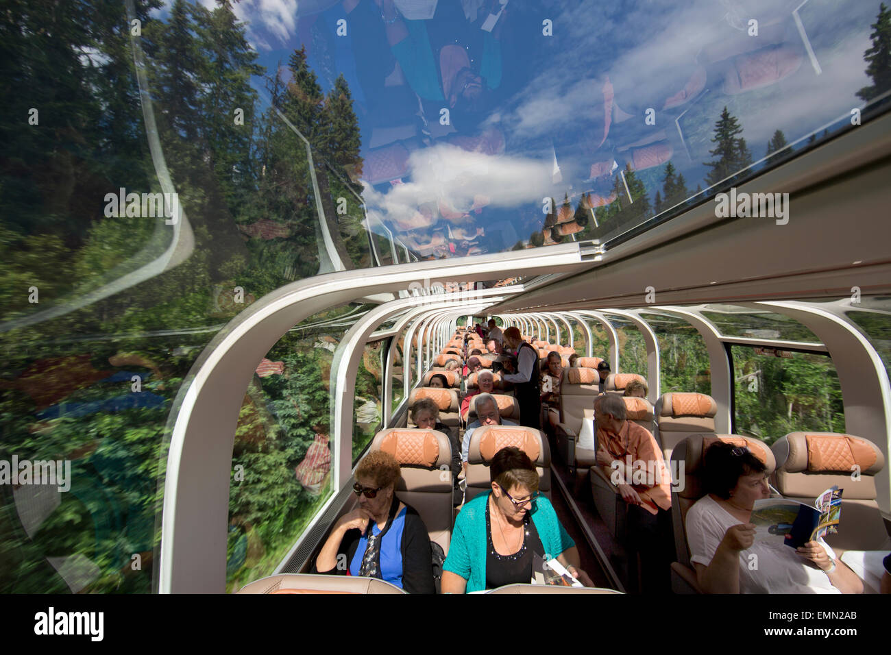 Tren Rocky Mountaineer de Kamloops a Vancouver es una importante