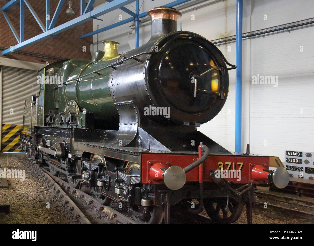 Los trenes a vapor viejo en el National Railway Museum en York, Inglaterra Foto de stock
