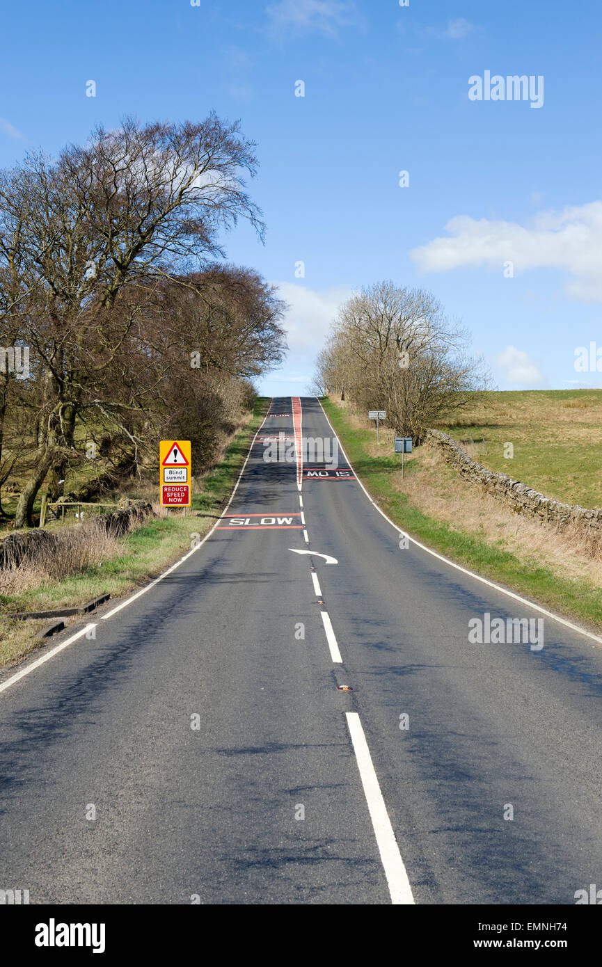 Blind summit road Northumberland National Park. UK Foto de stock