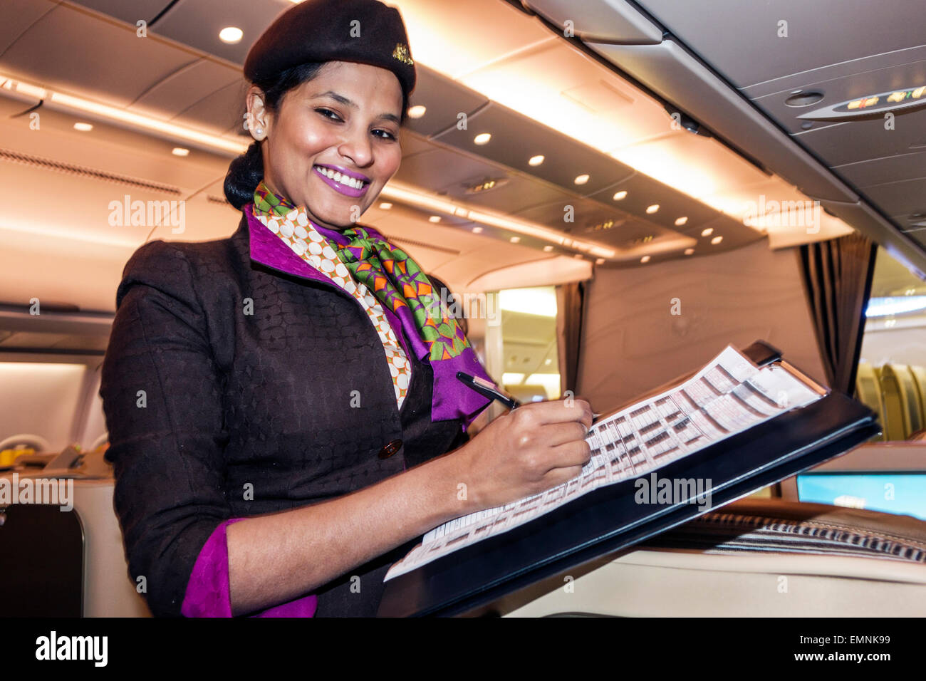 Etihad airways flight attendant fotografías e imágenes de alta resolución -  Alamy