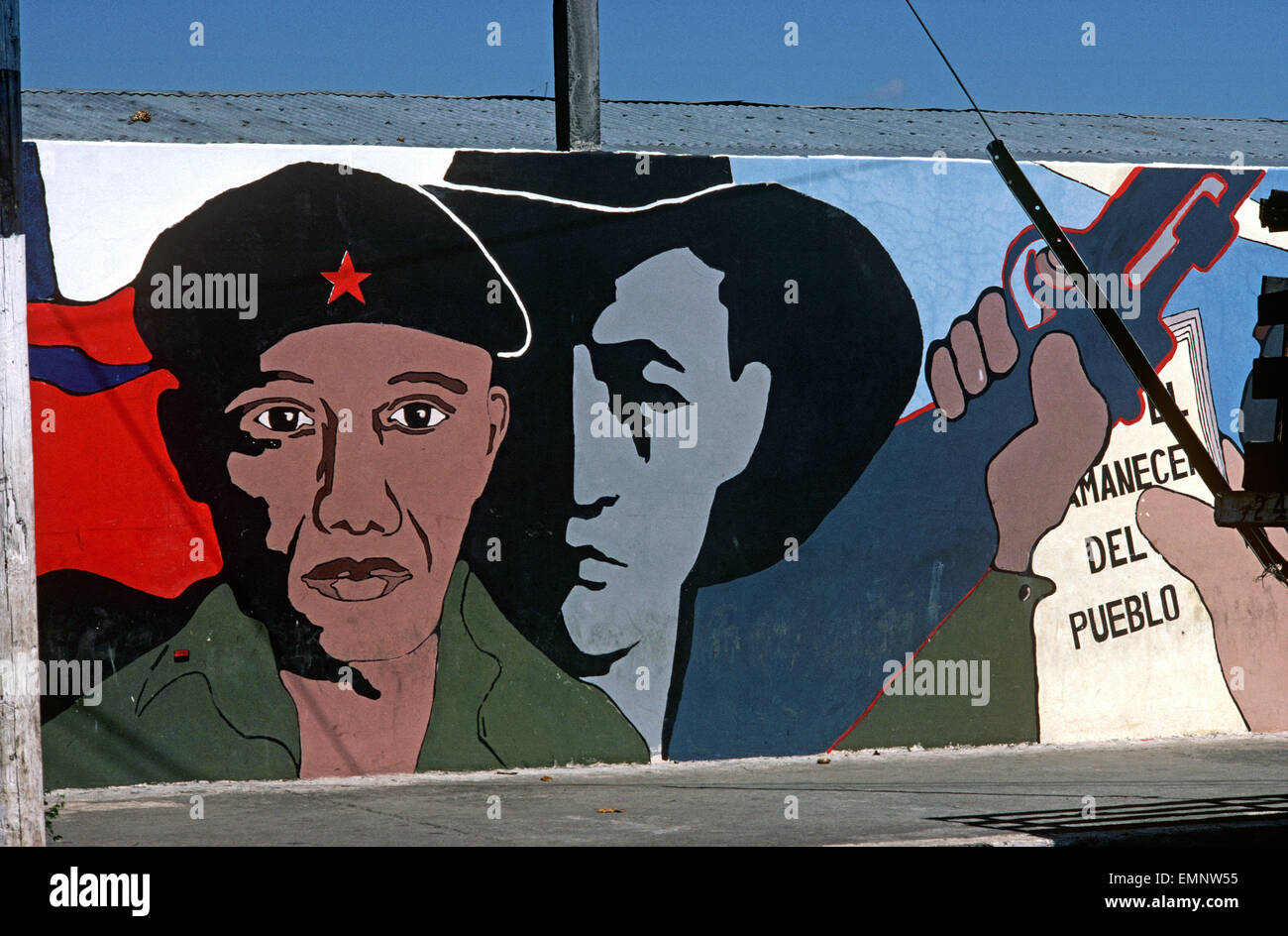 Mural de Augusto César Sandino, héroe revolucionario y miembro del Frente Nacional Sandinista, el FSLN, en Managua, Nicaragua, Centroamérica Foto de stock