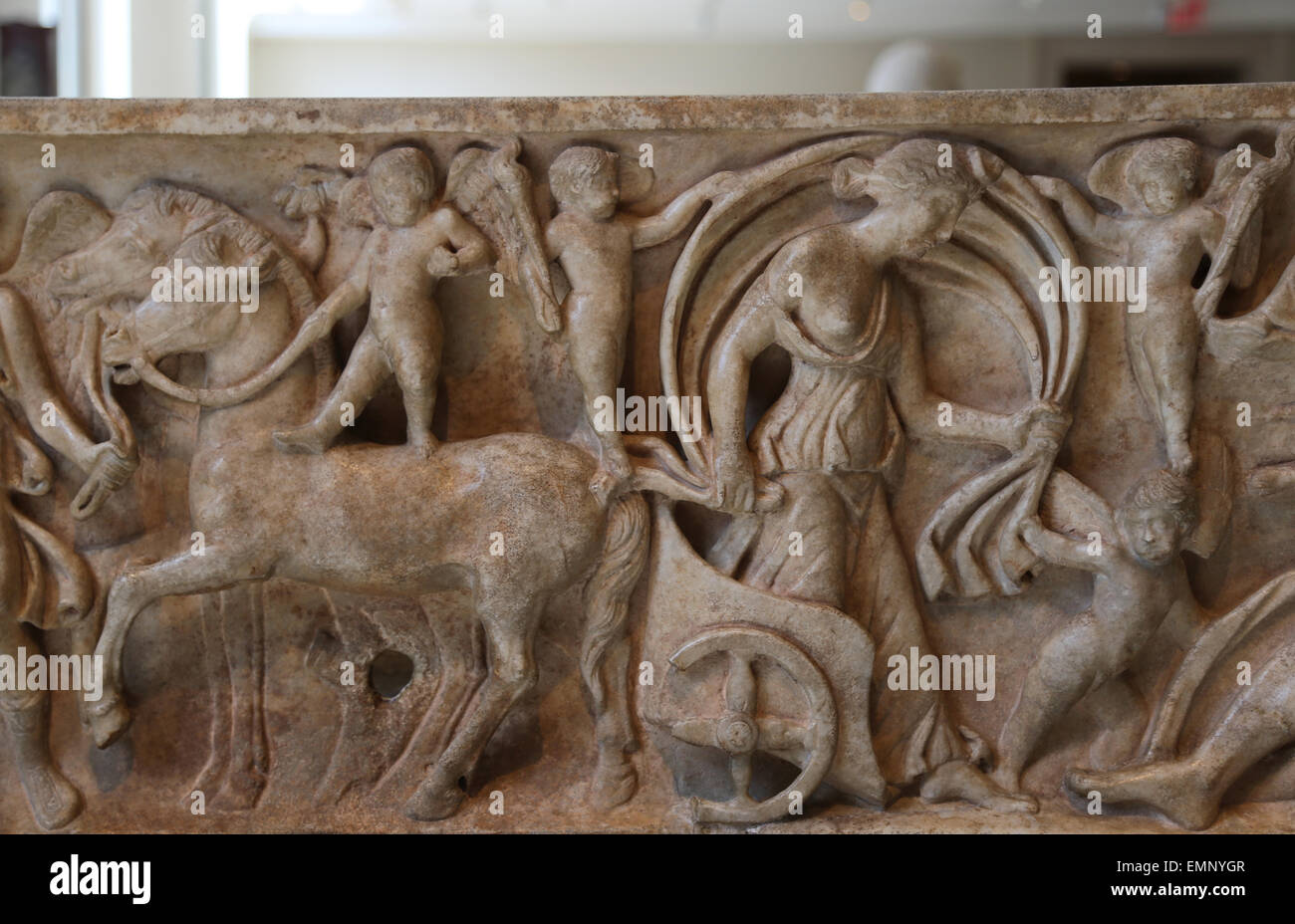 Sarcófago. El mito de Endymion. Roman. 2c.AD. Selene, ilumina desde su carroza para visitar a su amante reclinables. Foto de stock
