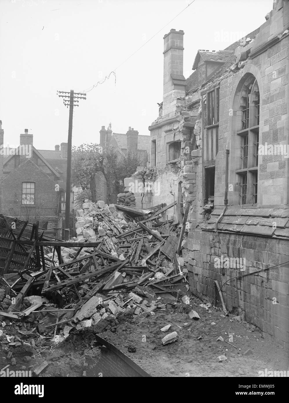 Bombardeo del siglo 14 St Mary's Hall tras la incursión aérea del 22 de octubre de 1940. El salón estaba entre muchos edificios históricos dañados en la RAID Foto de stock
