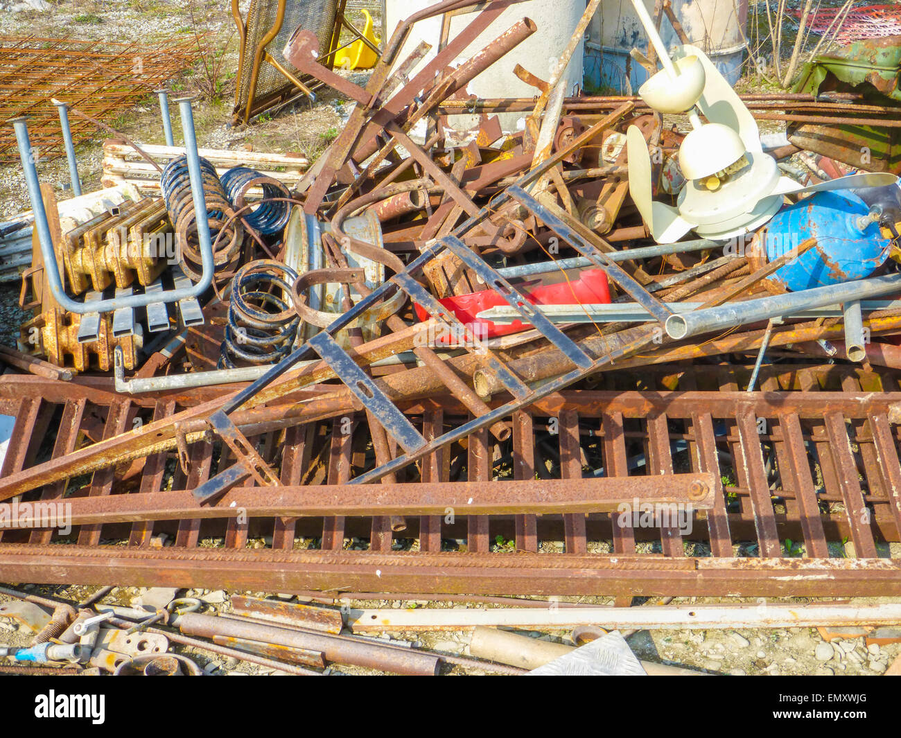 hasta ahora Cilios estético La chatarra de hierro Fotografía de stock - Alamy