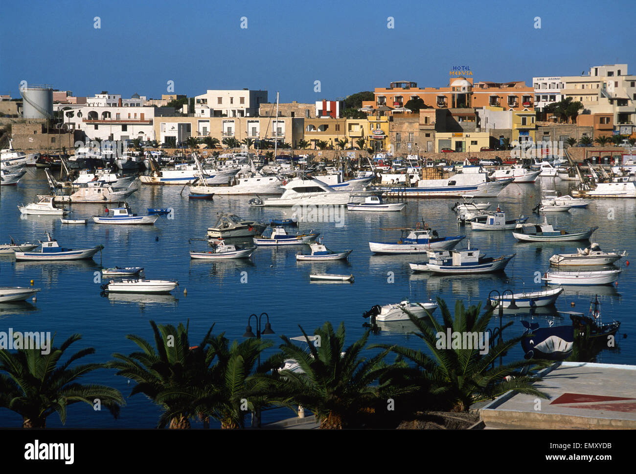 Puerto Nuevo, la isla de Lampedusa, Sicilia, Italia, Europa, el Mar  Mediterráneo Fotografía de stock - Alamy