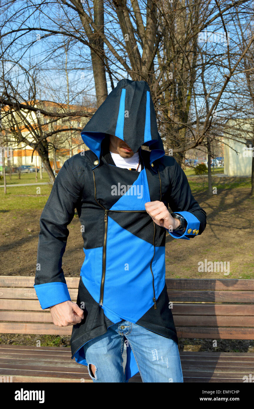 Joven vestida como Connor del video juego Assassins Creed 3 Fotografía de  stock - Alamy