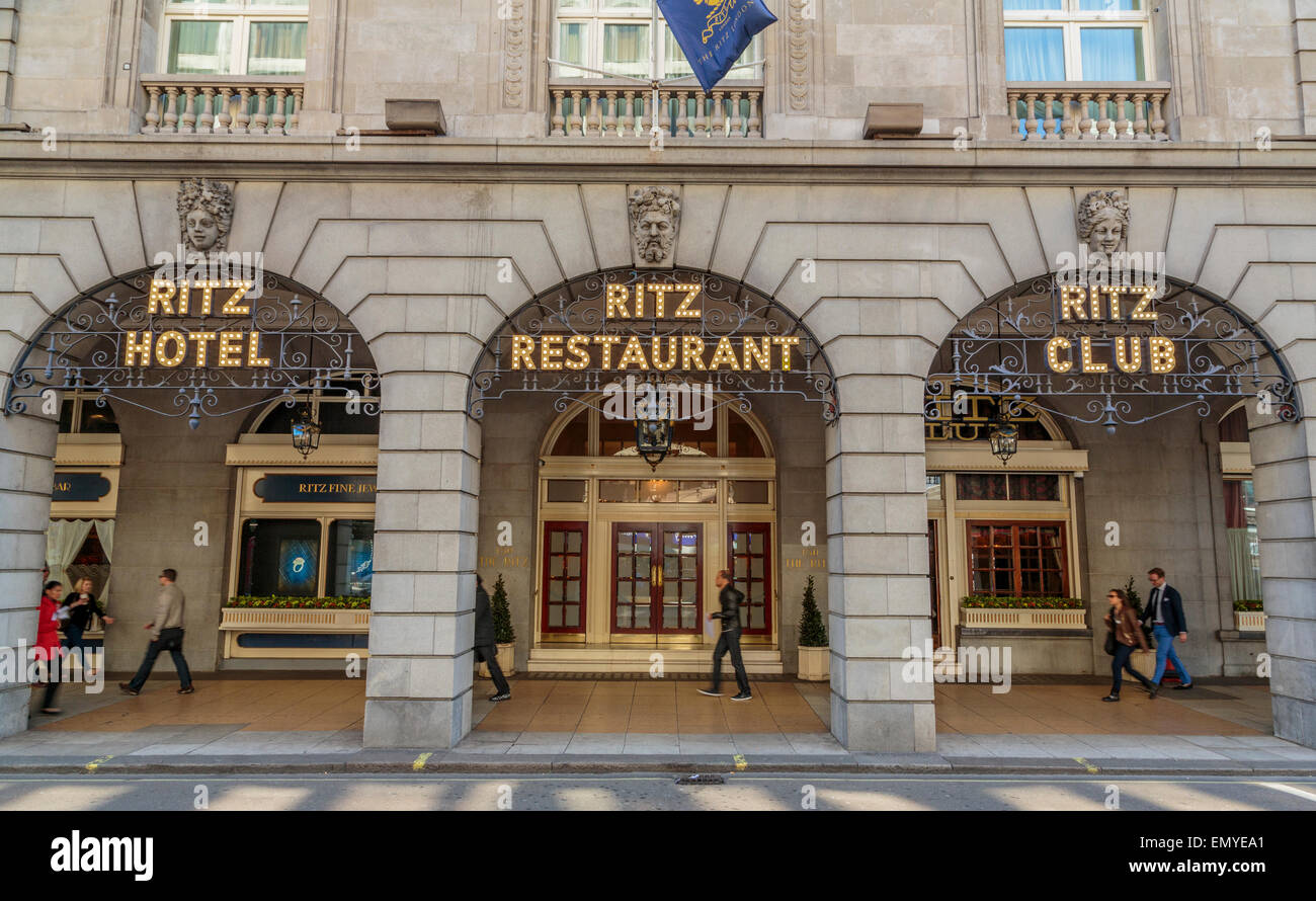 Una vista horizontal de 5 estrellas gran lujo Ritz Hotel Piccadilly Londres Inglaterra Foto de stock