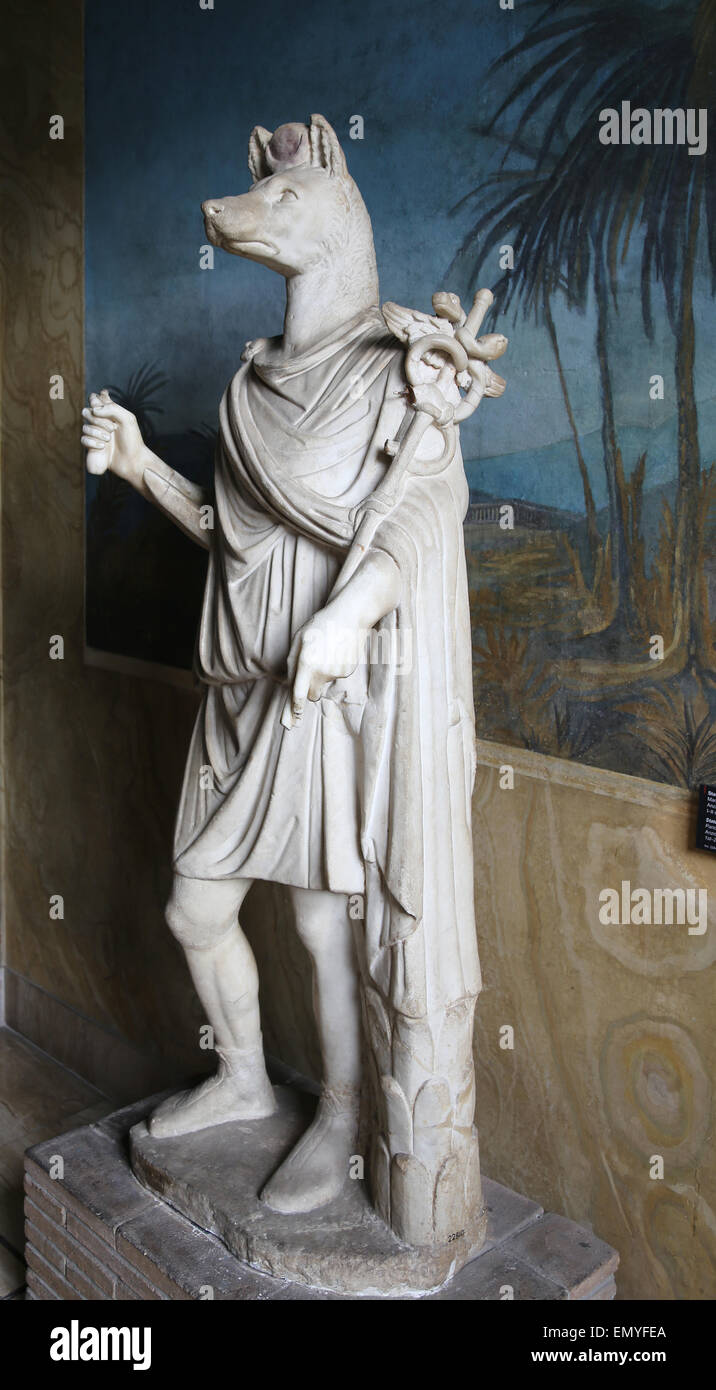 El arte romano. Estatua del dios Hermanubis. Híbrido de Anubis y el dios griego Hermes. Mármol. 1ª-2ª siglo DC. Museos Vaticanos Foto de stock