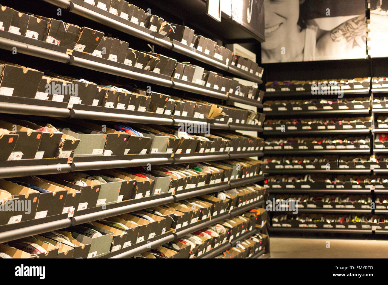 Tienda zapatos Converse en un centro comercial en Florida Fotografía de stock - Alamy