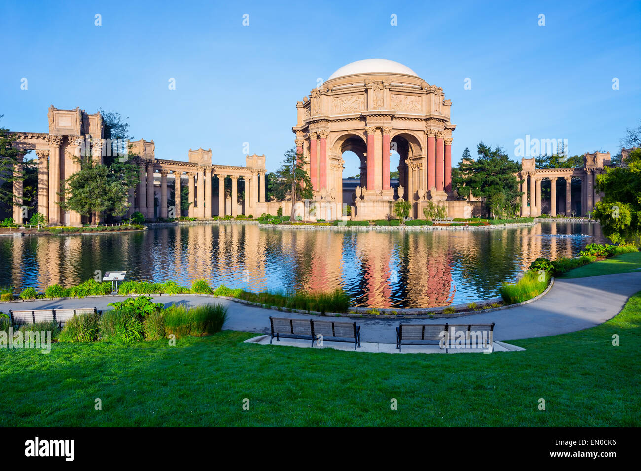 Palacio de Bellas Artes en San Francisco. Foto de stock