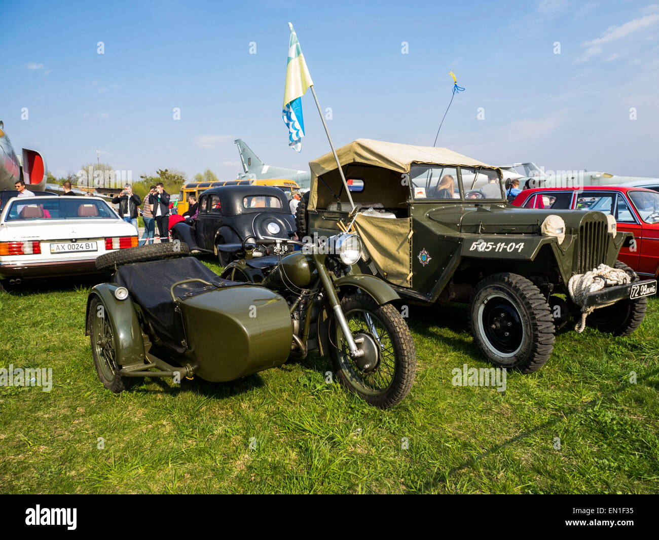 Motorcycle ural imz 8 103 40 gaz 67 retro fotografías e imágenes de alta  resolución - Alamy