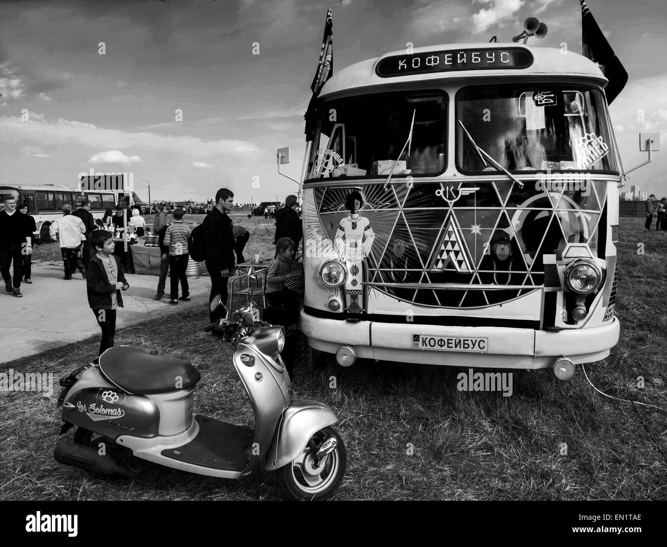 Bus antiguo Imágenes de stock en blanco y negro - Alamy
