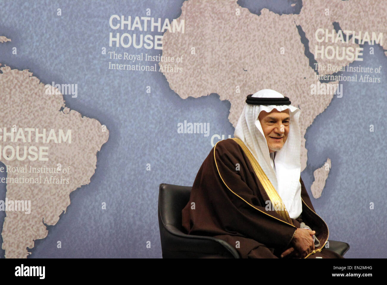 El veterano diplomático saudí príncipe Turki bin Faisal Al Saud, hablando en el think tank Chatham House en Londres, Reino Unido el 18 de marzo de 2015 Foto de stock