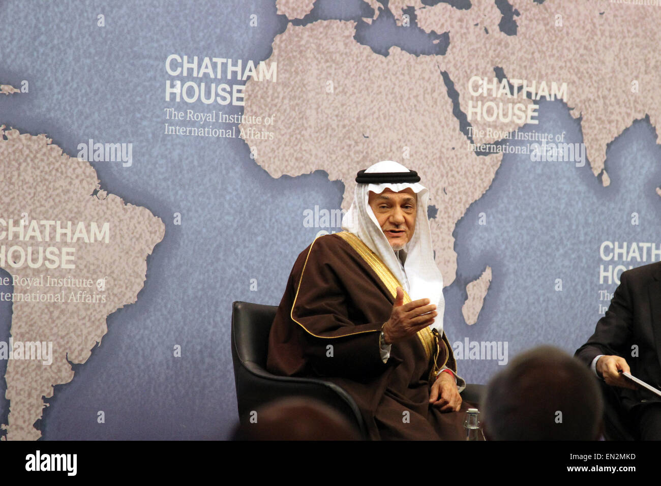 El veterano diplomático saudí príncipe Turki bin Faisal Al Saud, hablando en el think tank Chatham House en Londres, Reino Unido el 18 de marzo de 2015 Foto de stock
