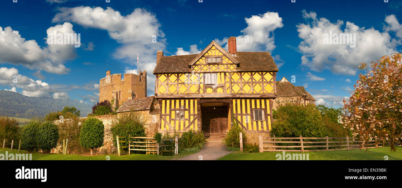 La torre norte con entramados de madera construida en los 1280s, la mejor casa solariega medieval fortificada en Inglaterra, Stokesay Castle Foto de stock