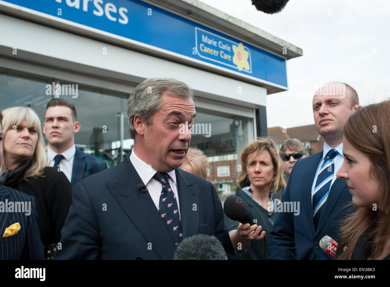 Elecciones Generales 2015 UKIP líder Nigel Farage campaña en UKIP reducto del Sur Ocokendon, Essex. Foto de stock