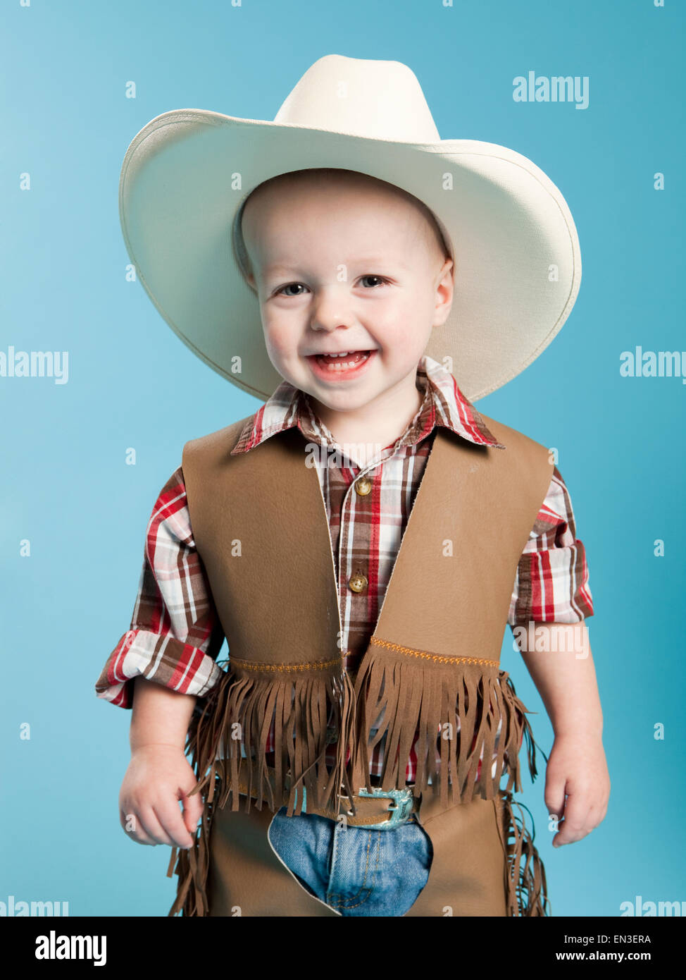 Hacer un muñeco de nieve plato Edredón Retrato de niño (12-17 meses) en traje vaquero para Halloween Fotografía de  stock - Alamy