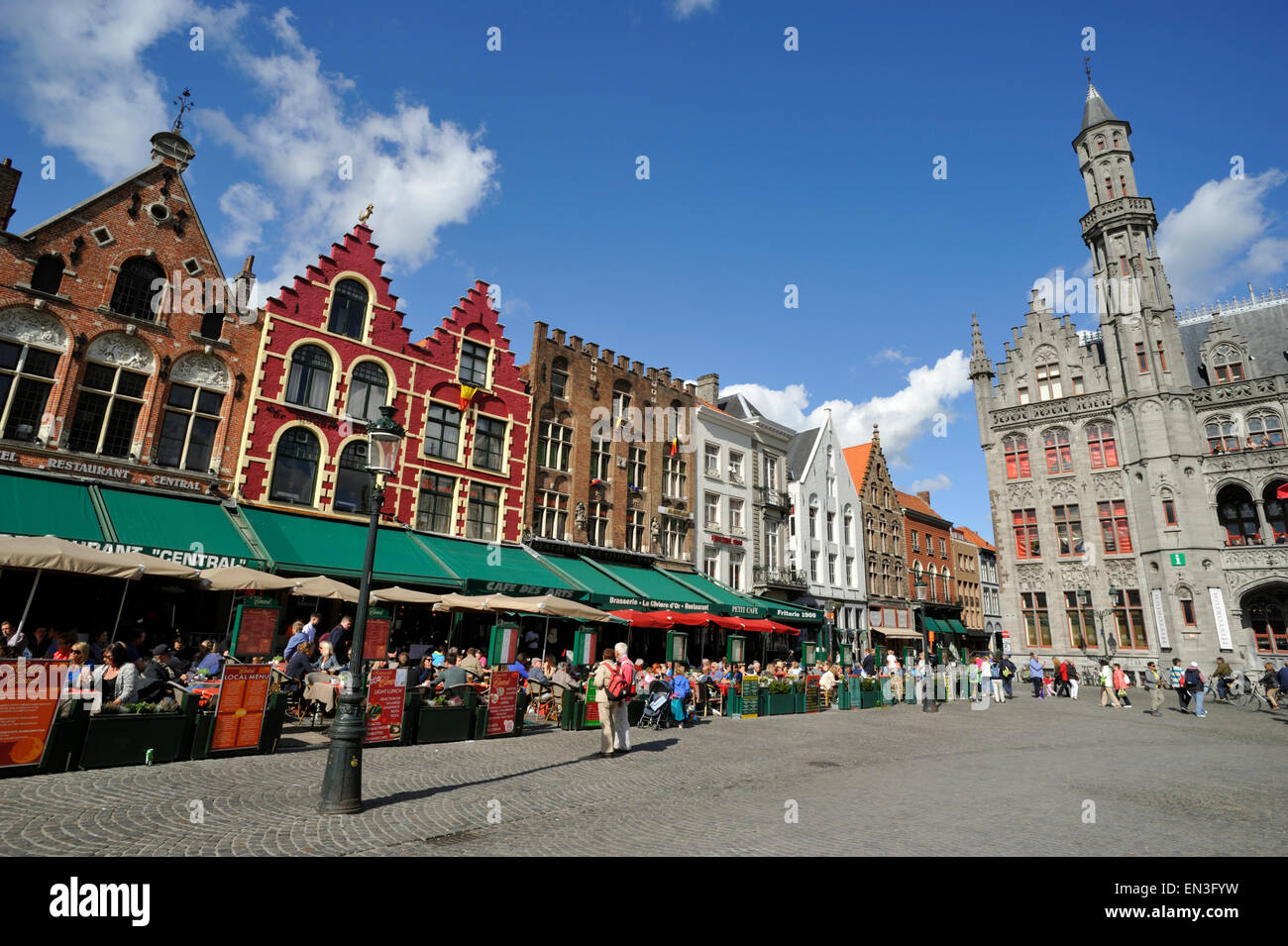 Bélgica, brujas, el Markt, la plaza del mercado Foto de stock